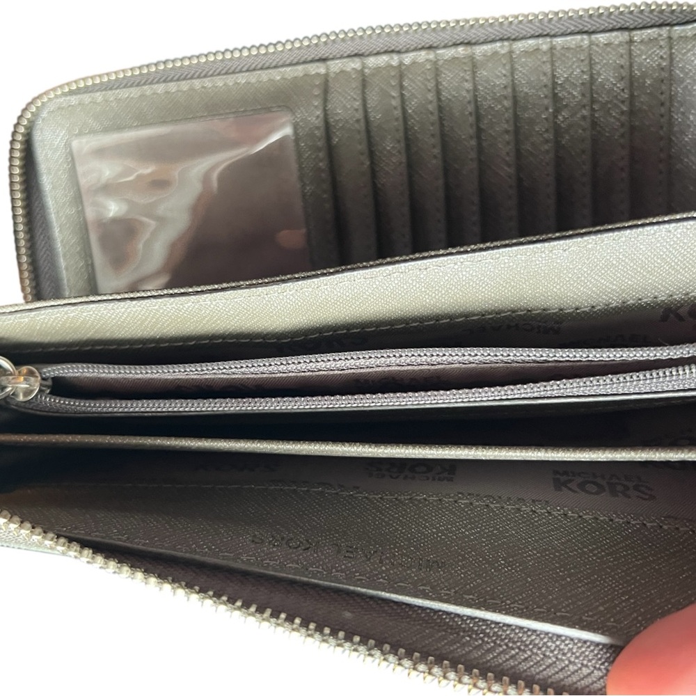 Michael Kors continental wallet, wristlet. Like NEW! - Picture 5 of 11